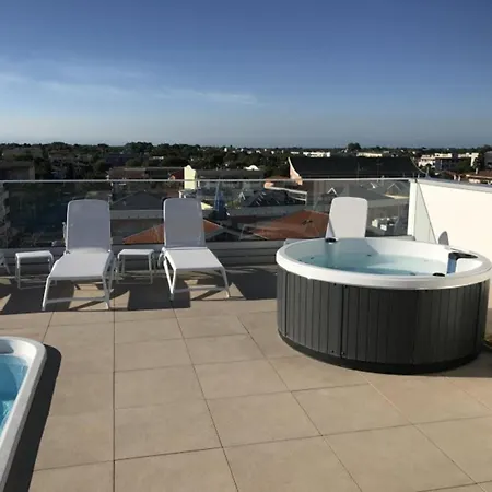 Contemporary Seafront Complex With Pool Apartment Bibione
