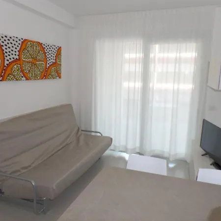 Apartment Contemporary Seafront Complex With Pool