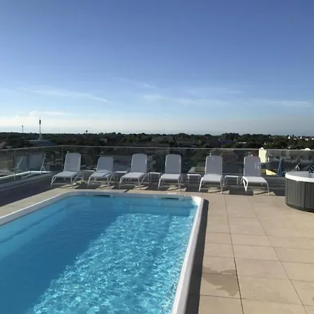 Appartamento Contemporary Seafront Complex With Pool