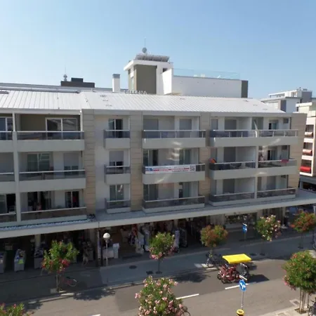 Apartment Contemporary Seafront Complex With Pool
