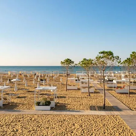 Apartment Contemporary Seafront Complex With Pool Bibione